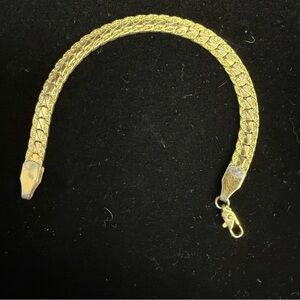 Vintage gold tone snake chain style bracelet.